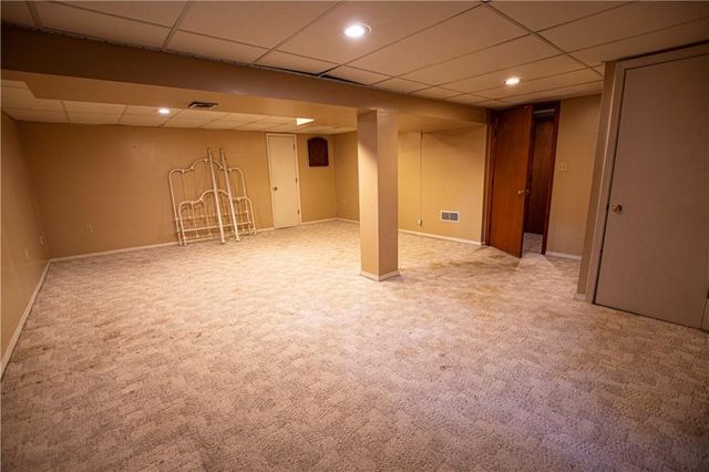 1016 SW Eastman Street, Blue Springs, MO 64015