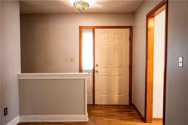 1016 SW Eastman Street, Blue Springs, MO 64015