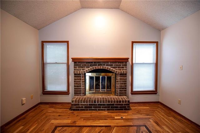 1016 SW Eastman Street, Blue Springs, MO 64015