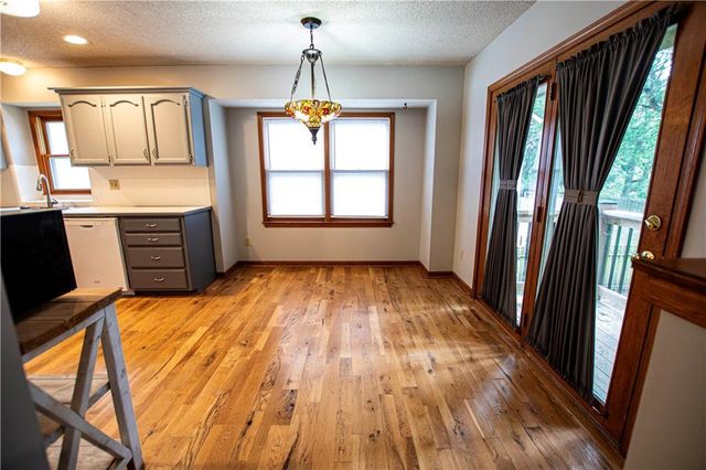 1016 SW Eastman Street, Blue Springs, MO 64015