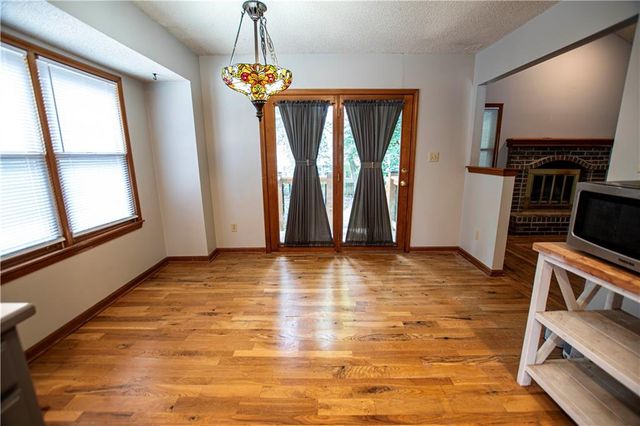 1016 SW Eastman Street, Blue Springs, MO 64015
