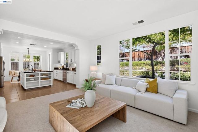 8307 Saturn Park Dr, San Ramon, CA 94582