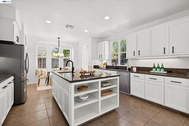 8307 Saturn Park Dr, San Ramon, CA 94582