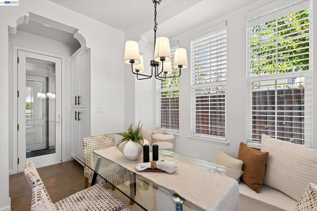8307 Saturn Park Dr, San Ramon, CA 94582
