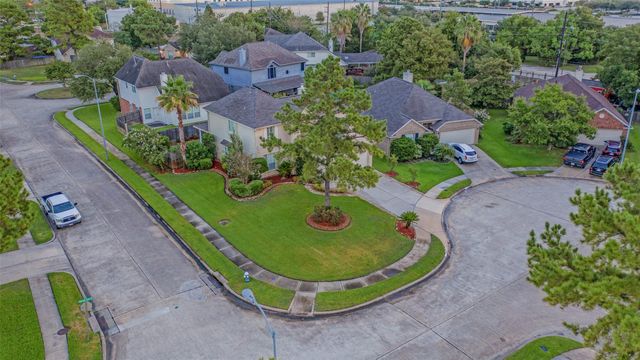 9514 Trailing Moss Drive, Houston, TX 77064