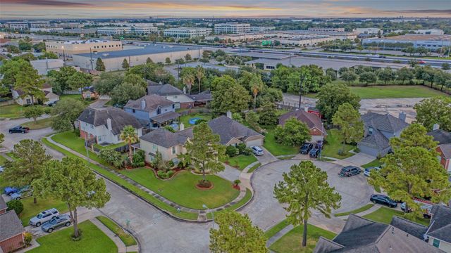 9514 Trailing Moss Drive, Houston, TX 77064