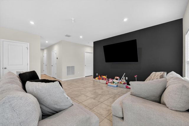 177 Dabou Loop, Belle Glade, FL 33430