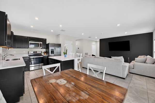 177 Dabou Loop, Belle Glade, FL 33430