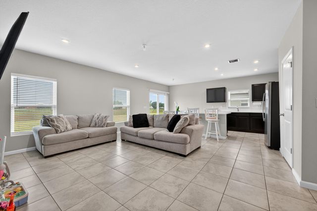 177 Dabou Loop, Belle Glade, FL 33430