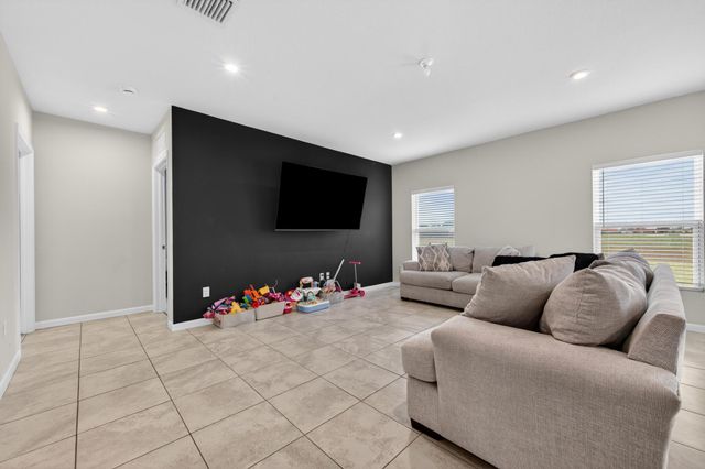 177 Dabou Loop, Belle Glade, FL 33430