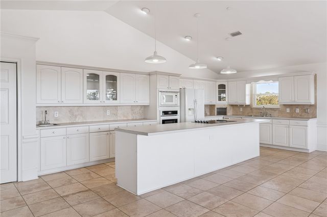 281 Marsh Breeze Lane, Waverly, GA 31565