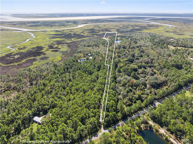 281 Marsh Breeze Lane, Waverly, GA 31565