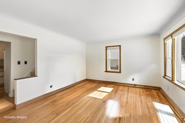 1946 Chatsworth Street N, Roseville, MN 55113