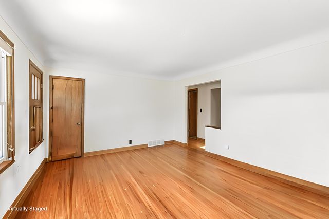 1946 Chatsworth Street N, Roseville, MN 55113