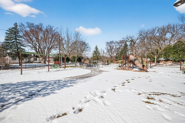 1946 Chatsworth Street N, Roseville, MN 55113