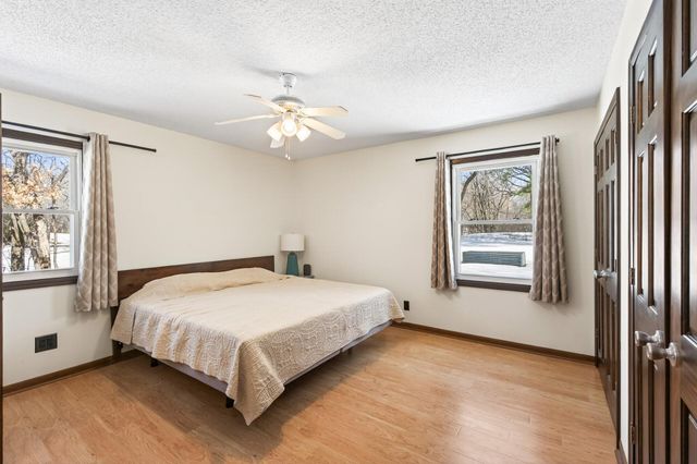 1946 Chatsworth Street N, Roseville, MN 55113