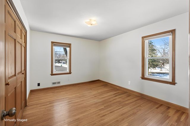 1946 Chatsworth Street N, Roseville, MN 55113