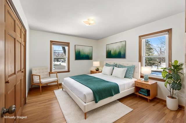 1946 Chatsworth Street N, Roseville, MN 55113