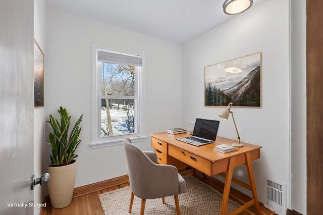 1946 Chatsworth Street N, Roseville, MN 55113