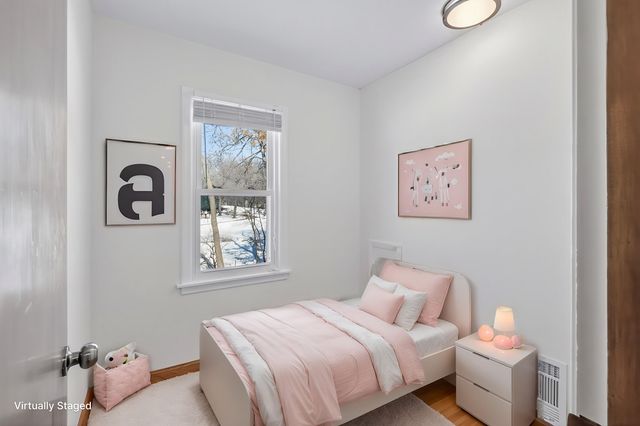 1946 Chatsworth Street N, Roseville, MN 55113