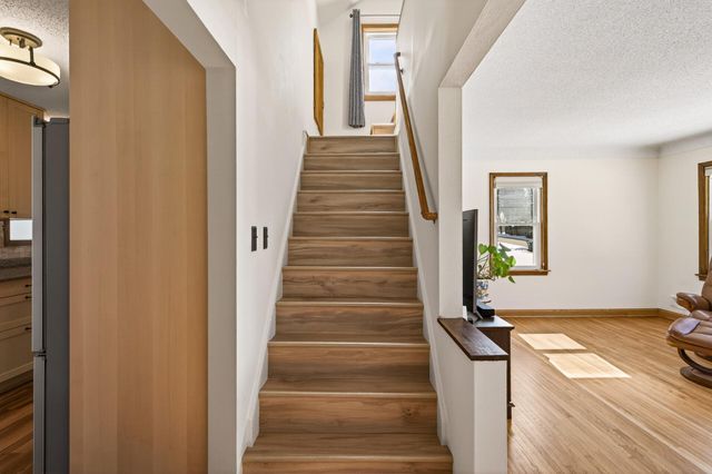 1946 Chatsworth Street N, Roseville, MN 55113