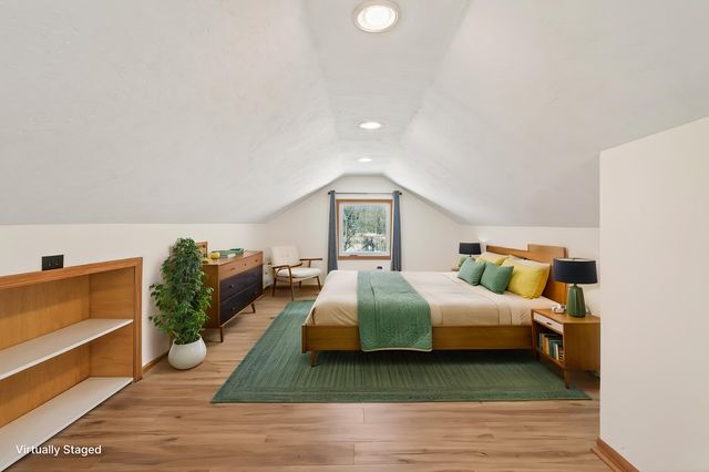 1946 Chatsworth Street N, Roseville, MN 55113