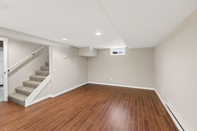 1946 Chatsworth Street N, Roseville, MN 55113