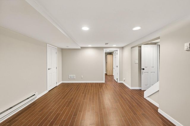 1946 Chatsworth Street N, Roseville, MN 55113