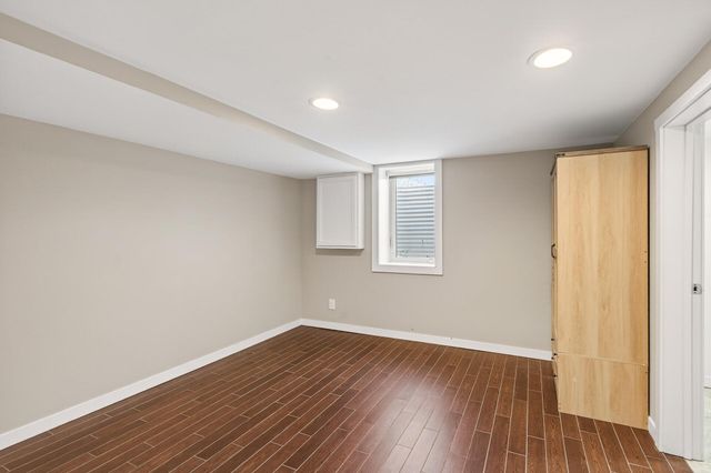 1946 Chatsworth Street N, Roseville, MN 55113