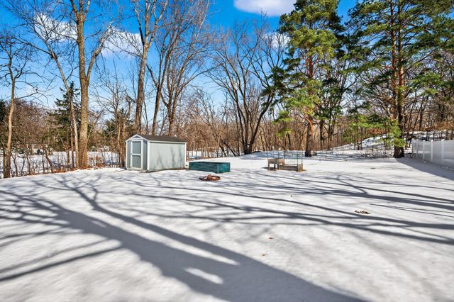 1946 Chatsworth Street N, Roseville, MN 55113