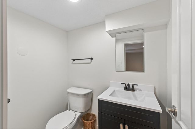 1946 Chatsworth Street N, Roseville, MN 55113