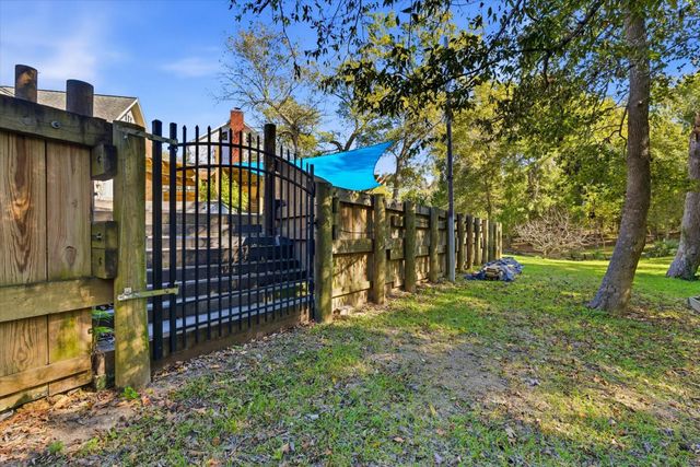 205 Don Q Lane, Baytown, TX 77523