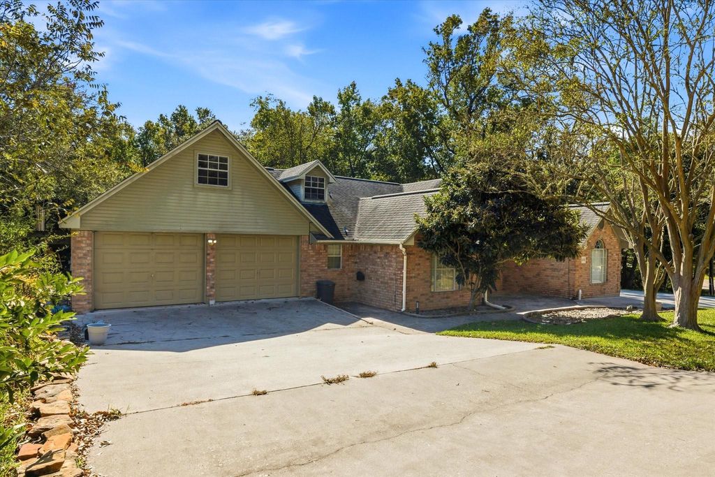 205 Don Q Lane, Baytown, TX 77523