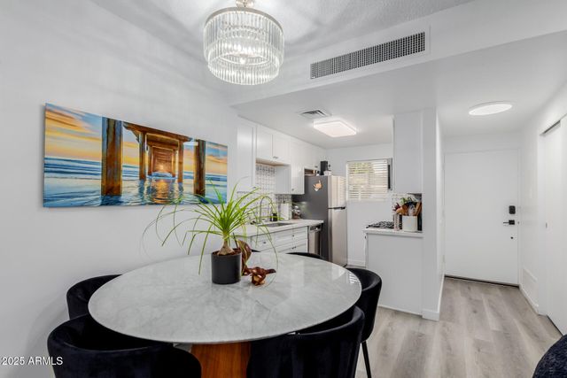 6125 E INDIAN SCHOOL Road 193, Scottsdale, AZ 85251