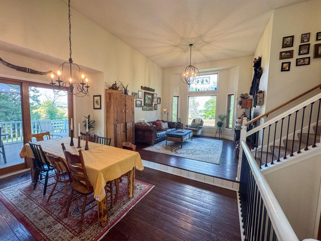 1656 Mark Court, Shakopee, MN 55379