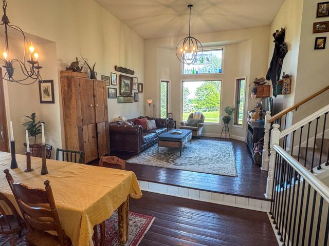 1656 Mark Court, Shakopee, MN 55379