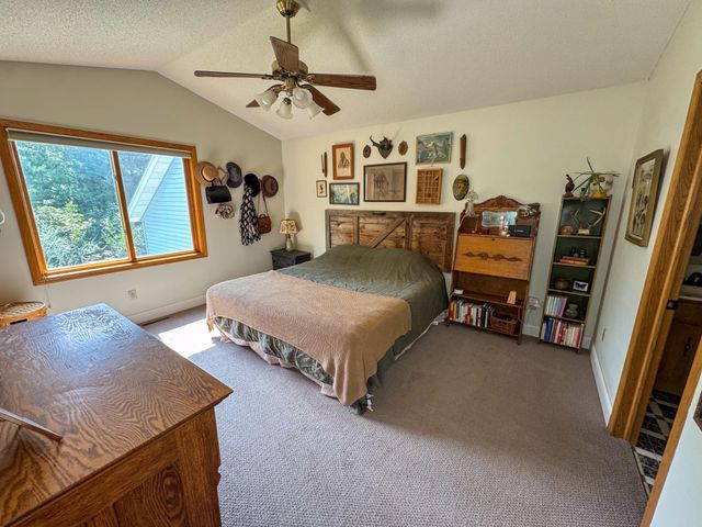 1656 Mark Court, Shakopee, MN 55379