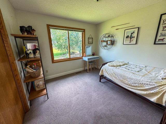 1656 Mark Court, Shakopee, MN 55379