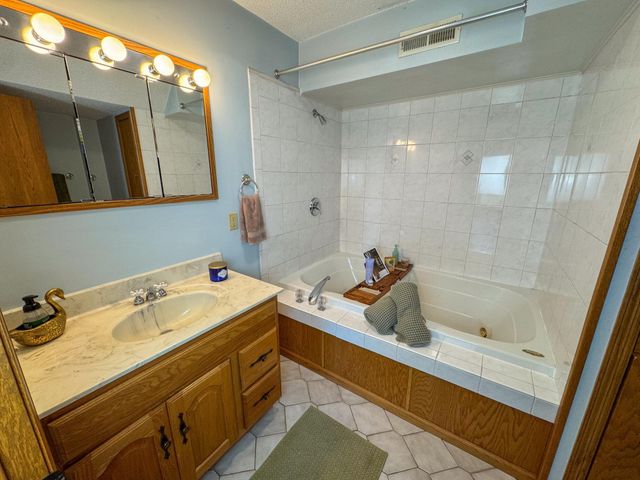 1656 Mark Court, Shakopee, MN 55379