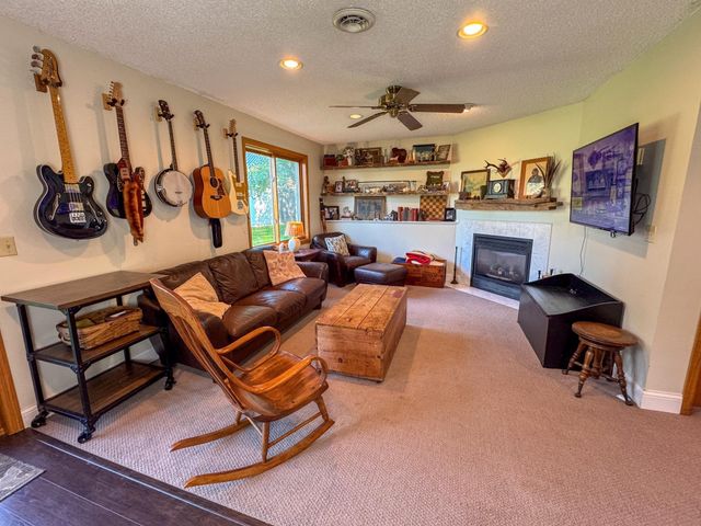 1656 Mark Court, Shakopee, MN 55379