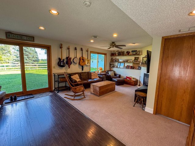 1656 Mark Court, Shakopee, MN 55379