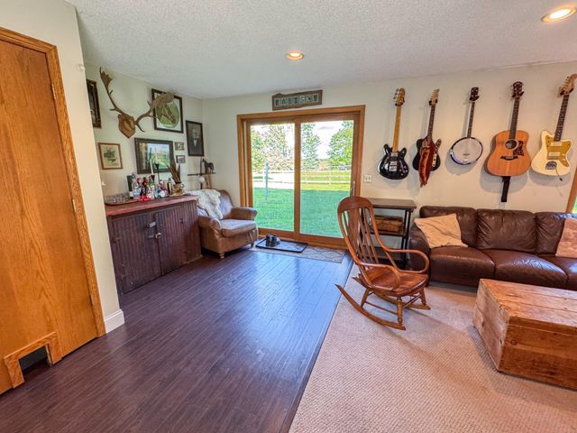 1656 Mark Court, Shakopee, MN 55379