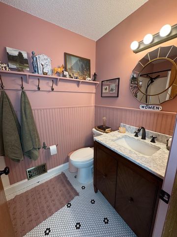 1656 Mark Court, Shakopee, MN 55379