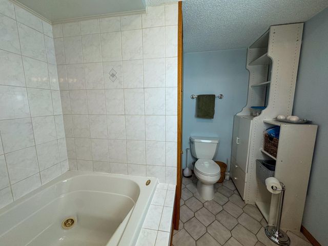 1656 Mark Court, Shakopee, MN 55379