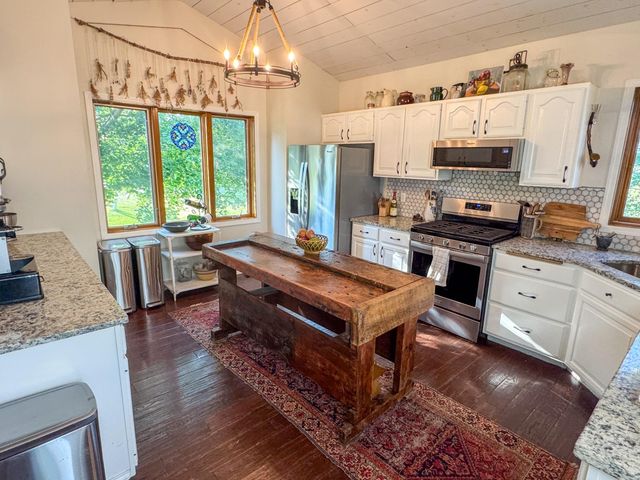1656 Mark Court, Shakopee, MN 55379