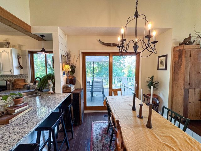 1656 Mark Court, Shakopee, MN 55379