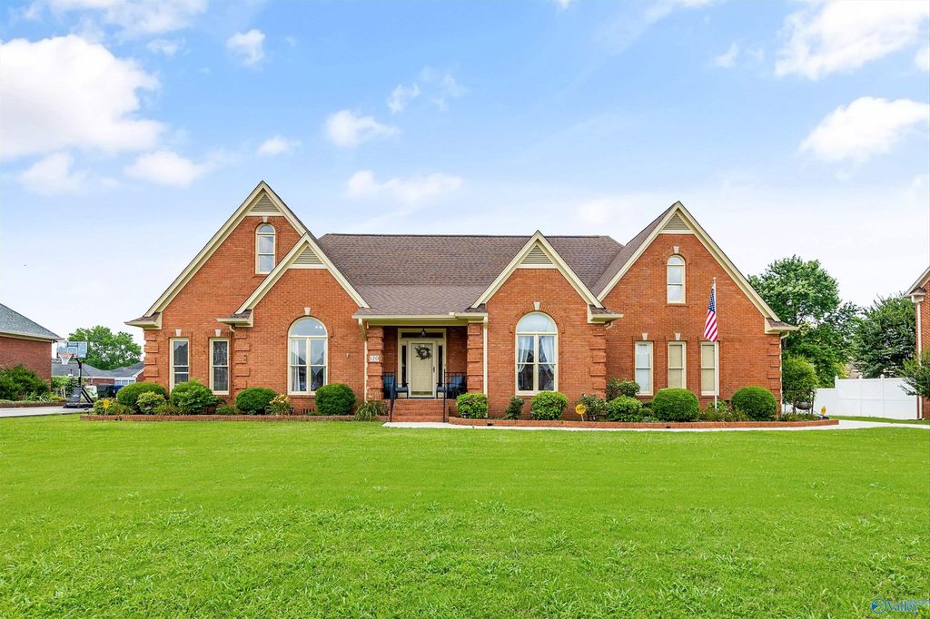 120 Hidden Creek Drive, Huntsville, AL 35806
