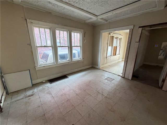 4907 Walrond Avenue, Kansas City, MO 64130