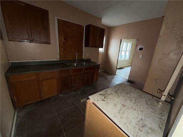 4907 Walrond Avenue, Kansas City, MO 64130