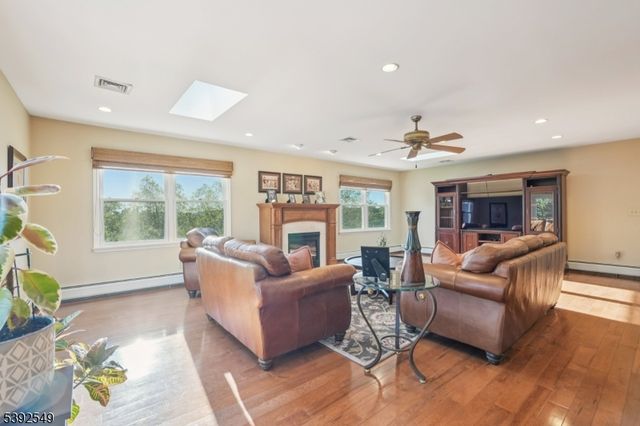 23 Surrey Dr, Wayne Twp., NJ 07470
